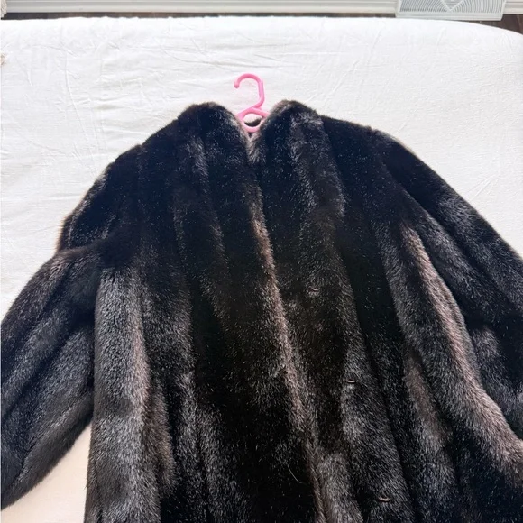 Elegant Black Faux Fur Coat - Picture 2 of 4